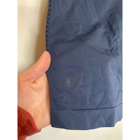 🔴 Athleta Navy Blue Foothill Laser Cut Athletic Short Sleeve Tee Size XS - Picture 9 of 11